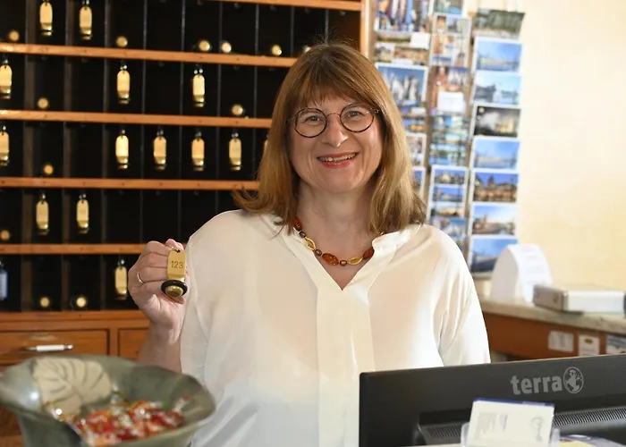 Apollo Garni Hotel 3*