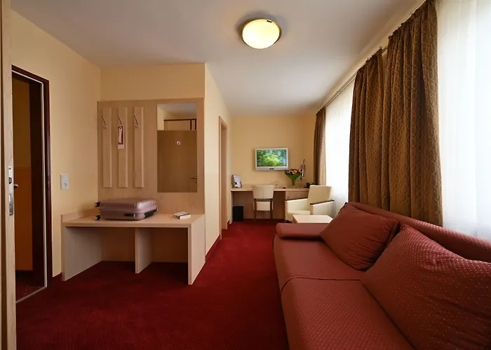 Hotel Apollo Garni 3*